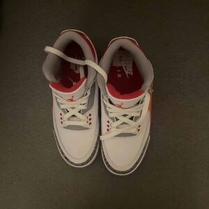 Jordan 3 Retro
Fire Red (2022)